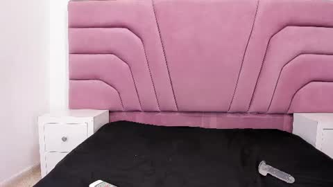 Snapshot of foxyhillx chatting on 21, 6, 2026 foxyhillx online show from 21, 6, 2026