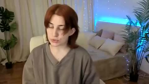 Snapshot of foxyrayy chatting on 10, 11, 2025 F O X online show from 10, 11, 2025