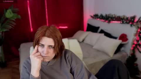 Snapshot of foxyrayy chatting on 25, 11, 2025 F O X online show from 25, 11, 2025