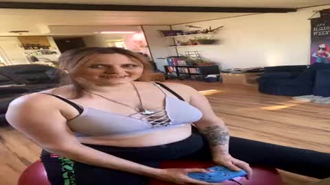 Snapshot of foxysocs chatting on 20, 4, 2026 Aleu Fox online show from 20, 4, 2026