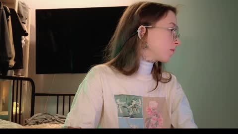 Snapshot of fran_bow chatting on 8, 4, 2026 fran_bow online show from 8, 4, 2026