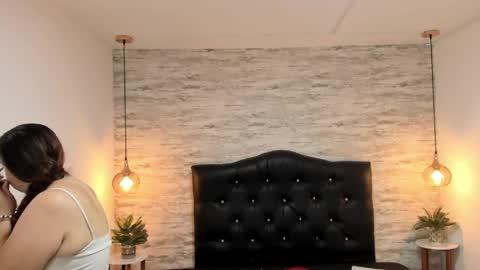          online show from 4, 4, 2026