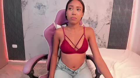 Snapshot of francis_leams chatting on 29, 5, 2026 Laura online show from 29, 5, 2026