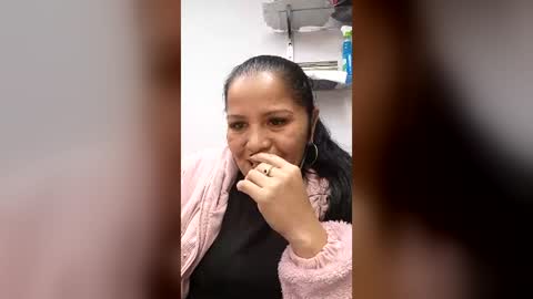 Snapshot of francy_froz chatting on 8, 7, 2026 francy froz online show from 8, 7, 2026