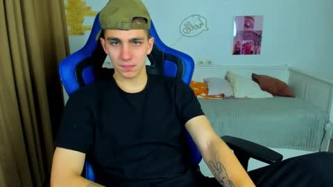 Snapshot of frank_mooree chatting on 27, 10, 2025 Frank online show from 27, 10, 2025