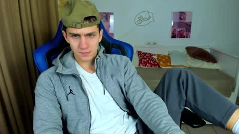 Snapshot of frank_mooree chatting on 26, 11, 2025 Frank online show from 26, 11, 2025