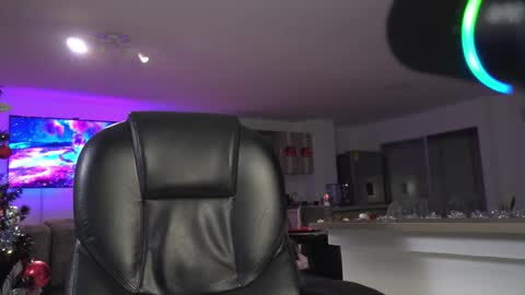 Frank Farrell. Hey remember to give me a thumbs up Ty online show from 18, 12, 2025