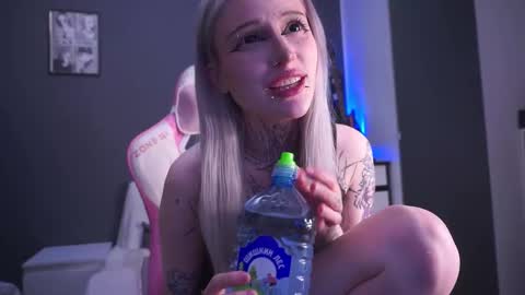 Asya UwU   online show from 7, 1, 2026