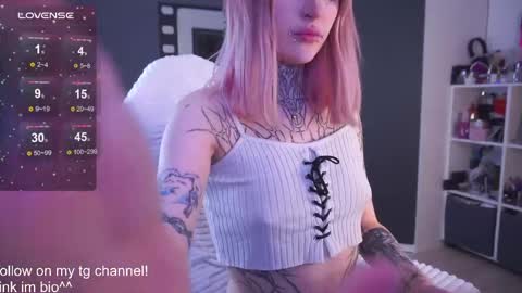 Snapshot of fraulein_mooon chatting on 15, 5, 2026 Asya UwU online show from 15, 5, 2026