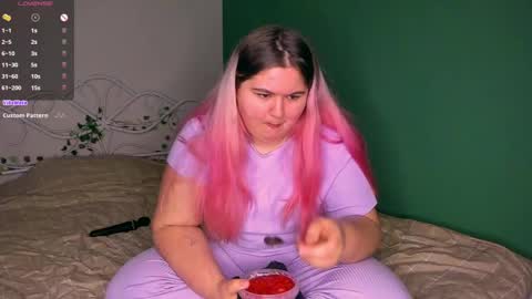 Snapshot of freakcute_friends chatting on 14, 1, 2025 Alice online show from 14, 1, 2025