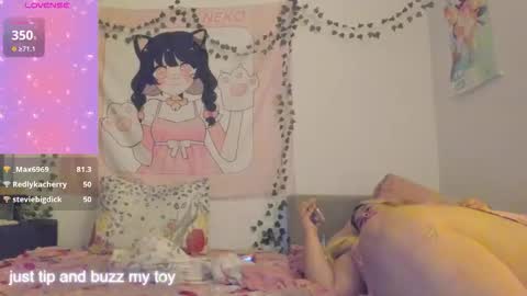 Snapshot of freakcute_friends chatting on 17, 9, 2025 Alice online show from 17, 9, 2025