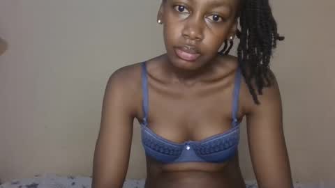 Snapshot of freaky_beauty chatting on 18, 3, 2026 freaky_beauty online show from 18, 3, 2026