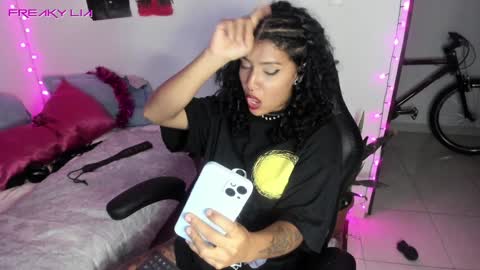Snapshot of freaky_lia chatting on 6, 12, 2024 Lia Gomez online show from 6, 12, 2024