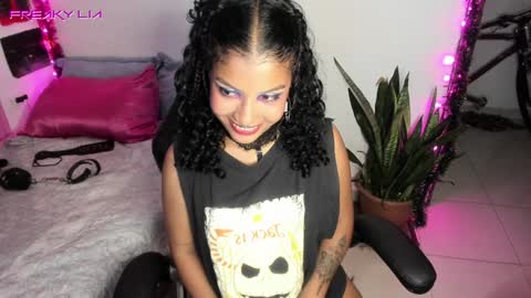 Snapshot of freaky_lia chatting on 13, 12, 2024 Lia Gomez online show from 13, 12, 2024