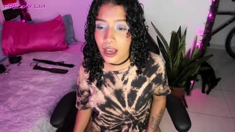 Snapshot of freaky_lia chatting on 17, 12, 2024 Lia Gomez online show from 17, 12, 2024