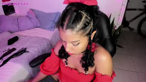 Snapshot of freaky_lia chatting on 16, 2, 2025 Lia Gomez online show from 16, 2, 2025