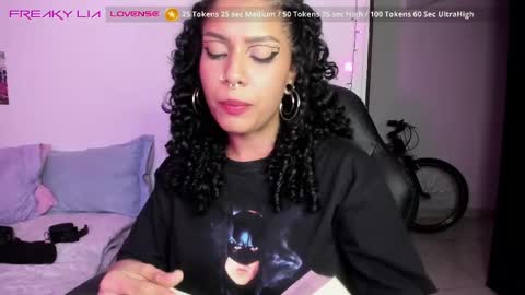 Snapshot of freaky_lia chatting on 25, 2, 2025 Lia Gomez online show from 25, 2, 2025