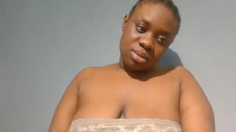 Snapshot of freaky_slut5 chatting on 2, 12, 2025 freaky slut5 online show from 2, 12, 2025