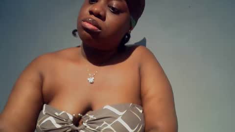 Snapshot of freaky_slut5 chatting on 14, 12, 2025 freaky slut5 online show from 14, 12, 2025