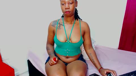 Snapshot of freakyscarlrt00 chatting on 19, 10, 2025 FreakyScarlet00 online show from 19, 10, 2025