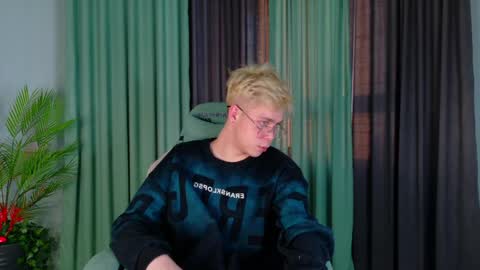 Snapshot of fred_cute chatting on 25, 3, 2026 Fred online show from 25, 3, 2026