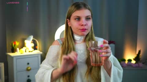 Snapshot of fredericahadley chatting on 13, 4, 2026 Hey im Olivia im glat to see you in mu room3 online show from 13, 4, 2026