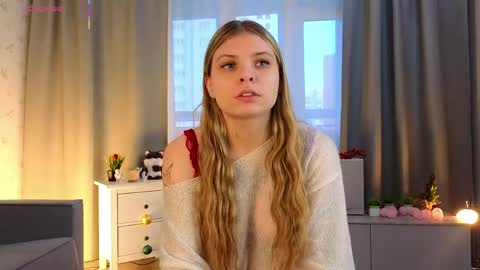 Snapshot of fredericahadley chatting on 16, 4, 2026 Hey im Olivia im glat to see you in mu room3 online show from 16, 4, 2026