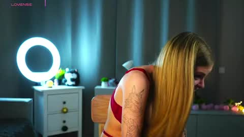 Snapshot of fredericahadley chatting on 18, 4, 2026 Hey im Olivia im glat to see you in mu room3 online show from 18, 4, 2026