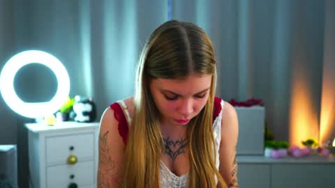 Snapshot of fredericahadley chatting on 21, 4, 2026 Hey im Olivia im glat to see you in mu room3 online show from 21, 4, 2026