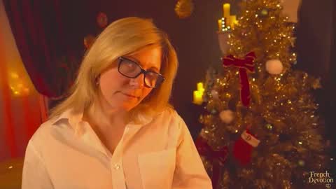 Snapshot of french_devotion chatting on 5, 12, 2025 Louise or Lou 3 online show from 5, 12, 2025