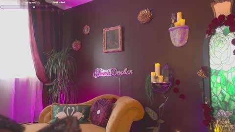 Snapshot of french_devotion chatting on 25, 3, 2026 Louise or Lou 3 online show from 25, 3, 2026