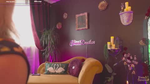 Snapshot of french_devotion chatting on 26, 3, 2026 Louise or Lou 3 online show from 26, 3, 2026