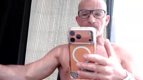 Snapshot of frenchdaddylove chatting on 1, 6, 2026 Frenchdaddylove online show from 1, 6, 2026