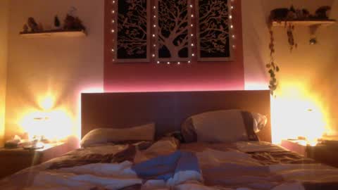 Snapshot of frenchhornybibs chatting on 28, 12, 2024 French Horny Bibs online show from 28, 12, 2024