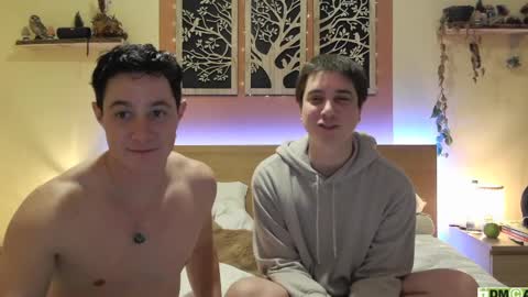 Snapshot of frenchhornybibs chatting on 24, 1, 2025 French Horny Bibs online show from 24, 1, 2025