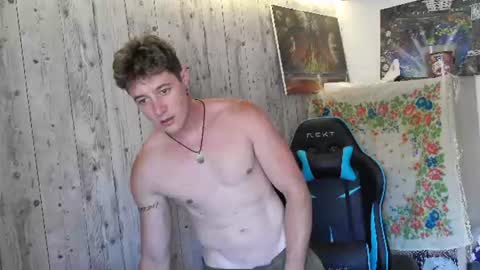 Snapshot of frenchhornybibs chatting on 11, 7, 2026 French Horny Bibs online show from 11, 7, 2026