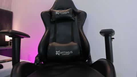 Snapshot of freyaa25 chatting on 21, 11, 2025 FREYA online show from 21, 11, 2025