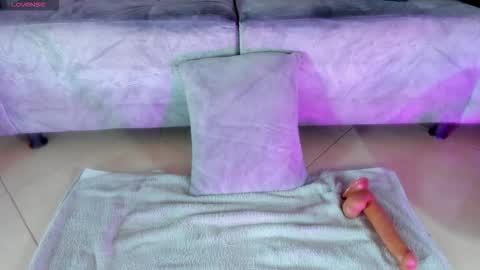 Snapshot of freydis18 chatting on 8, 11, 2025 aura online show from 8, 11, 2025