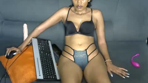 Snapshot of frianebony chatting on 23, 11, 2025 Frian online show from 23, 11, 2025