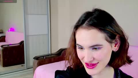 Snapshot of fridacure chatting on 28, 12, 2024 Frida online show from 28, 12, 2024