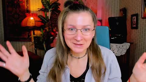 Snapshot of fridatander chatting on 2, 2, 2025 Frida Tander online show from 2, 2, 2025