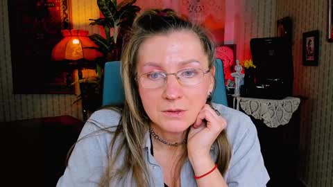 Snapshot of fridatander chatting on 2, 2, 2025 Frida Tander online show from 2, 2, 2025