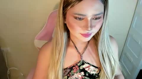 Snapshot of fuckdoll_rain chatting on 5, 4, 2026 R A I N M O R A L E S G M A I L . C O M online show from 5, 4, 2026