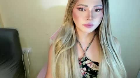 Snapshot of fuckdoll_rain chatting on 17, 4, 2026 R A I N M O R A L E S G M A I L . C O M online show from 17, 4, 2026