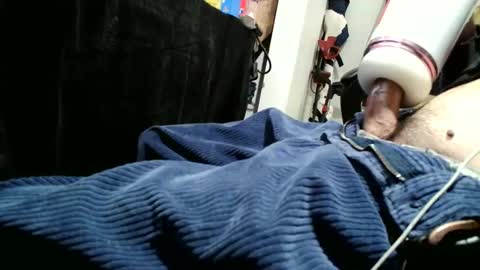 Snapshot of fuckmeallday1975 chatting on 28, 4, 2026 fuckmeallday1975 online show from 28, 4, 2026