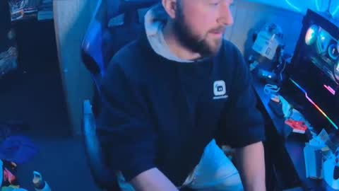 Snapshot of fufupop chatting on 19, 10, 2025 fufupop online show from 19, 10, 2025