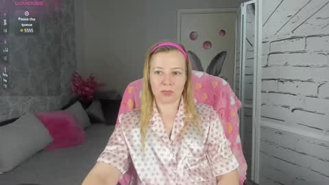 Snapshot of funny_bunny4 chatting on 21, 12, 2024 funny_bunny4 online show from 21, 12, 2024