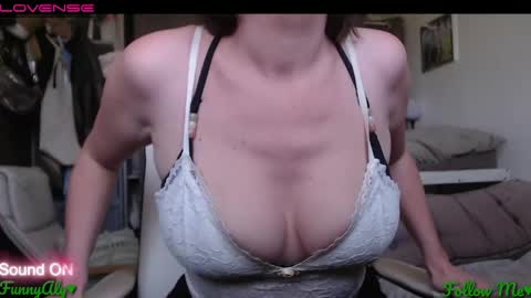 Snapshot of funnyaly chatting on 28, 5, 2026 funnyaly online show from 28, 5, 2026