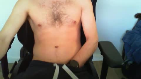 Snapshot of funnyeucouple chatting on 25, 4, 2026 YWhiteNiceMan online show from 25, 4, 2026