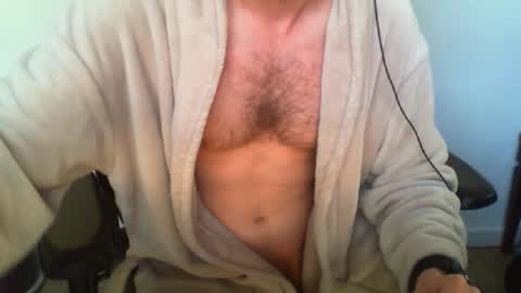 Snapshot of funnyeucouple chatting on 28, 4, 2026 YWhiteNiceMan online show from 28, 4, 2026